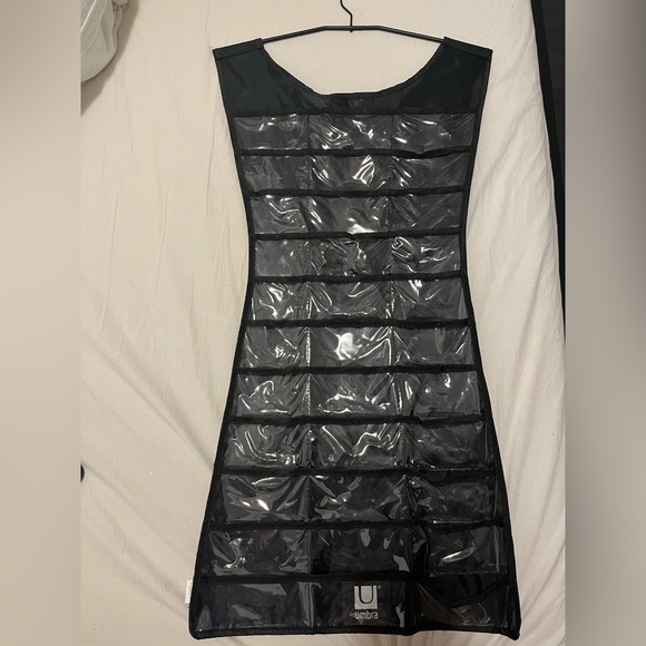 UMBRA Little Black Dress Jewelry Organizer. - Picture 4 of 10